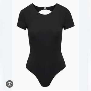 BNWT Aritzia Babaton short sleeve one piece